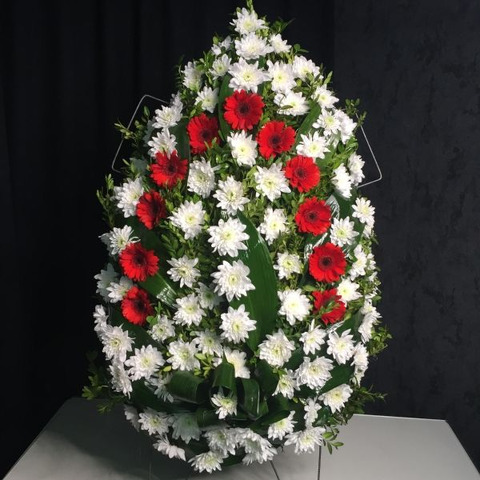 Paștele Blajinilor: alegerea coroanelor și florilor funerare cu respect și grijă — foto 2